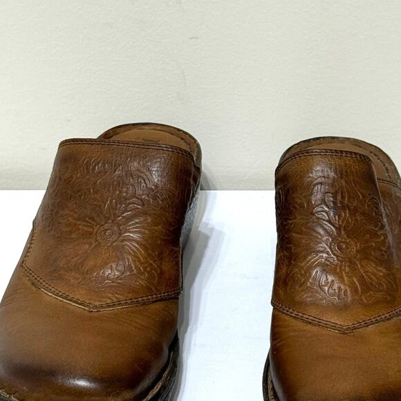 Born Women's Brown Soft Finished Tooled Leather Slip On Mules Size 7 - Picture 3 of 11